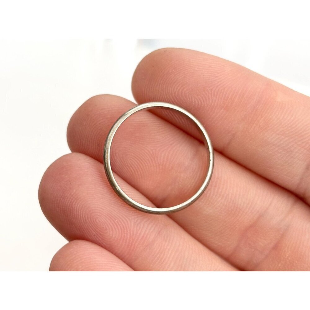 Minimalist Style Wedding Band B925 Sterling Silver Vintage Ring - sz 8 - Picture 3 of 10
